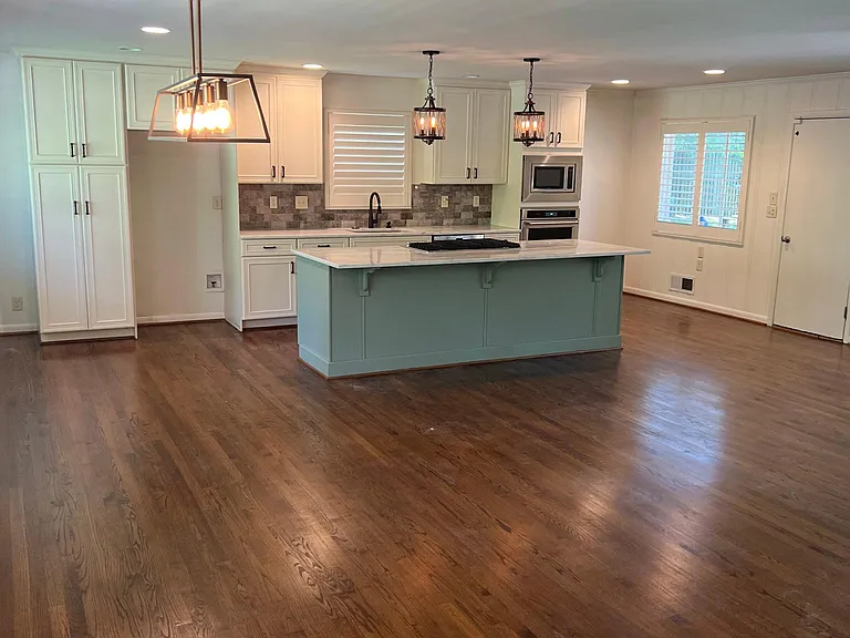 707 Warwick Rd — Photo 8