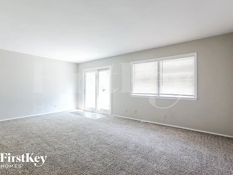 3605 S Stayton Ave — Photo 3