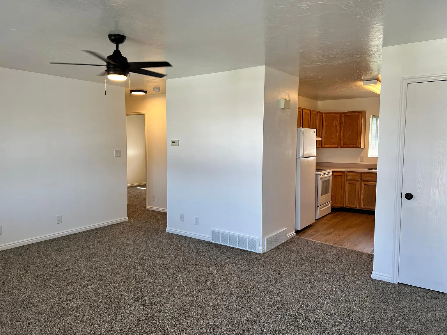 2 bed, 900 sqft, $1,350 — Photo 3
