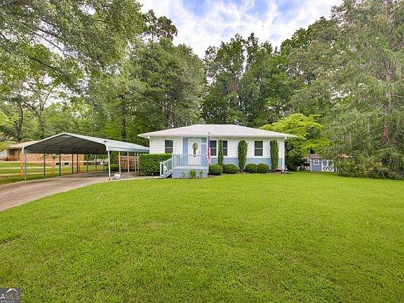 3rd image of 3026 Shirley Dr NW