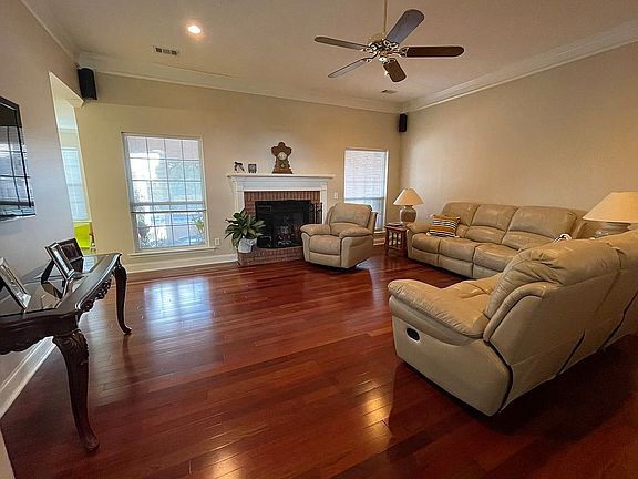 3rd image of 104 Blackberry Ln