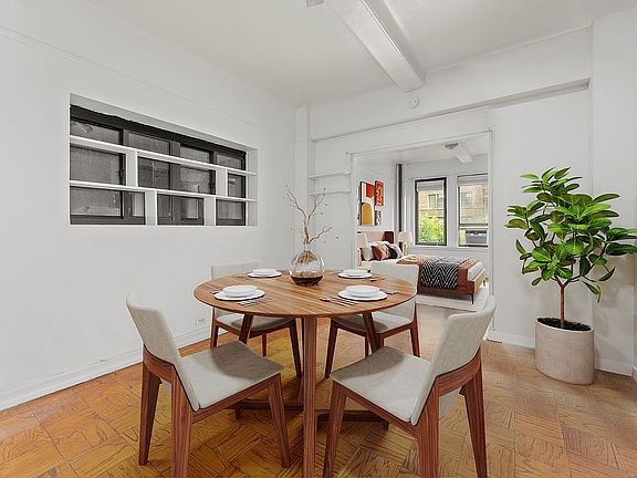 3rd image of 118 W 72nd St APT 302