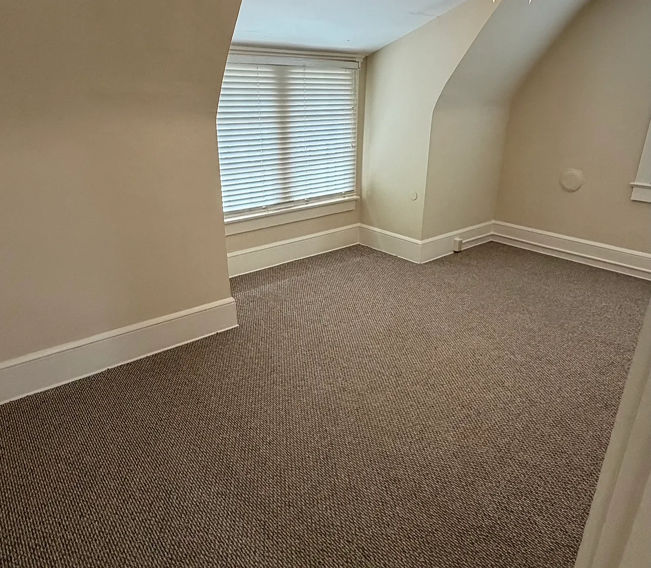 423 N Ridgewood Ave — Photo 4