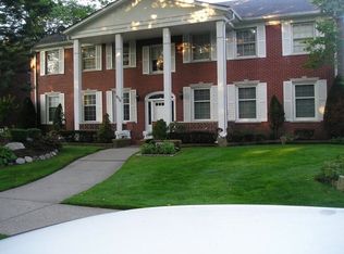 915 Neff Rd APT 4, Grosse Pointe, MI 48230