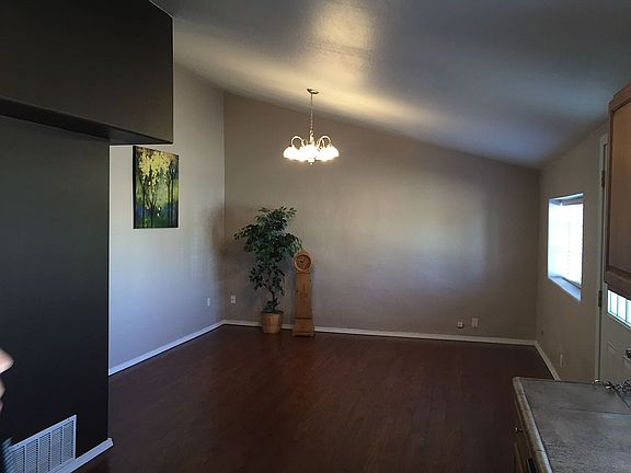 4th image of 2119 Montezuma Ave