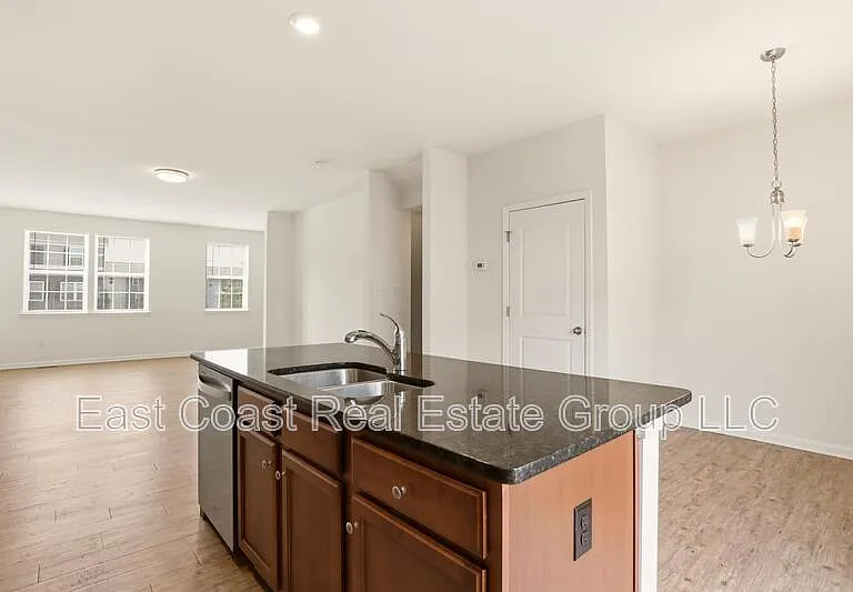 202 Magellan Dr — Photo 8