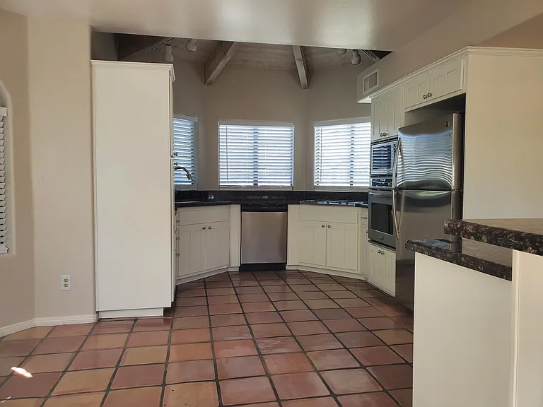 7814 E Clinton St — Photo 14