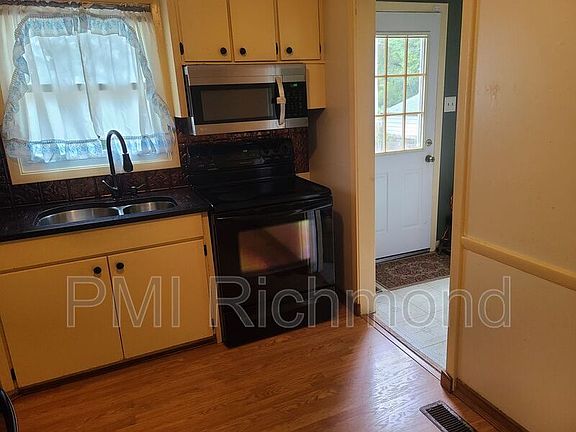 5th image of 9810 Luscombe Ln