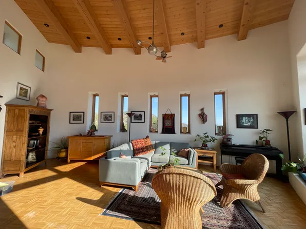 16 Saddle Rd, Santa Fe, NM 87508