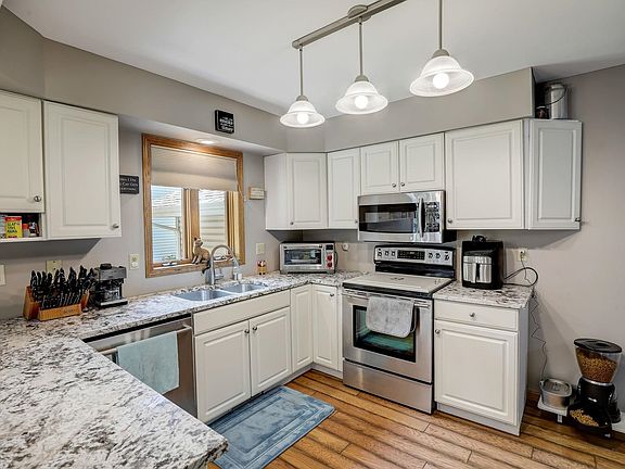 5th image of 2136 Hillebrand Dr