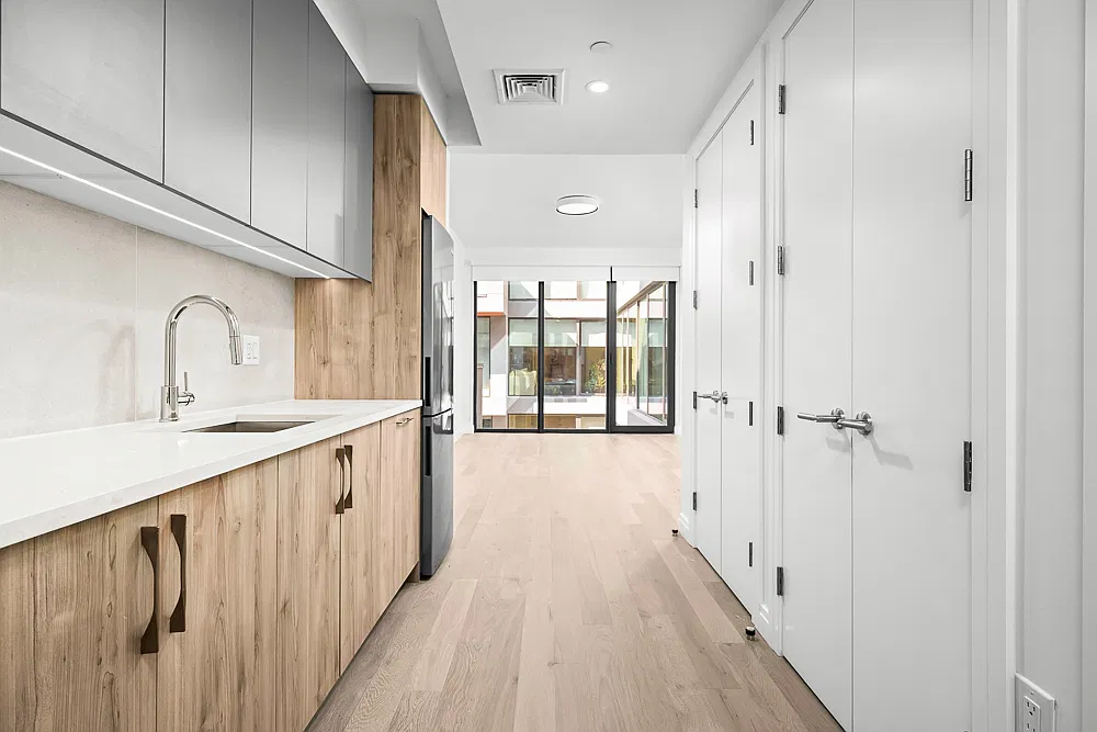 255 Lorimer Street — Photo 2