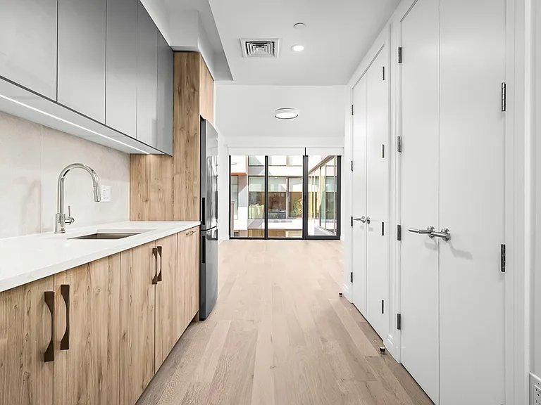 255 Lorimer St #757 — Photo 2