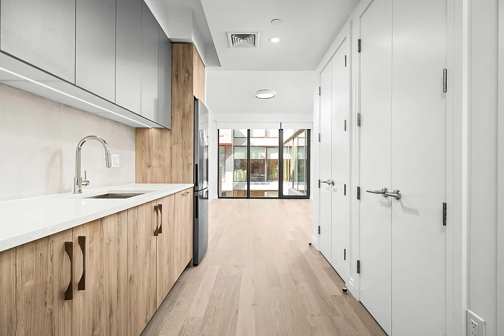Building Photo - 255 Lorimer St #629