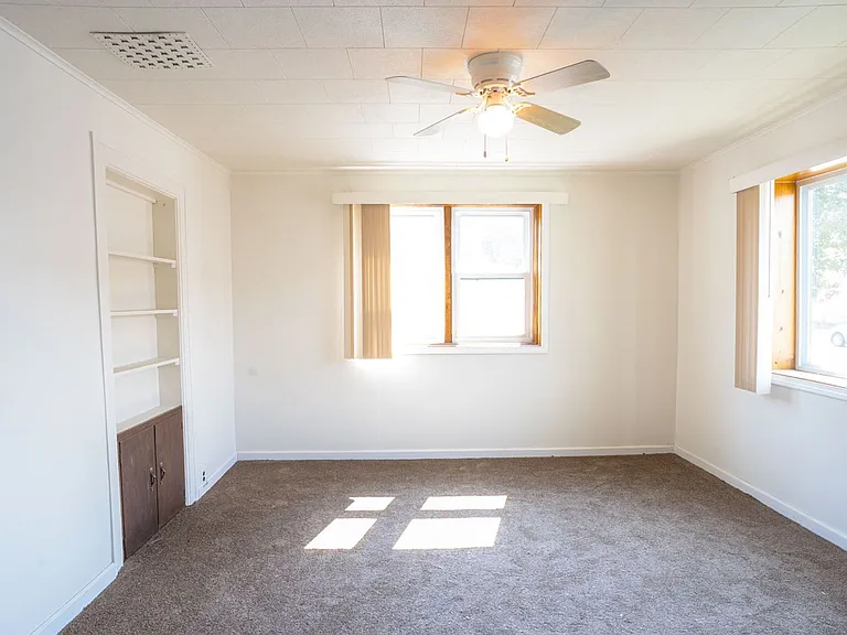 1227 Green Bay St — Photo 2