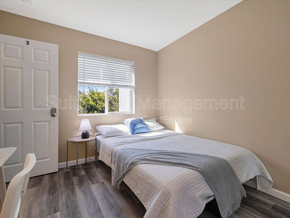 1st image of 160 Harrison Ave #D3