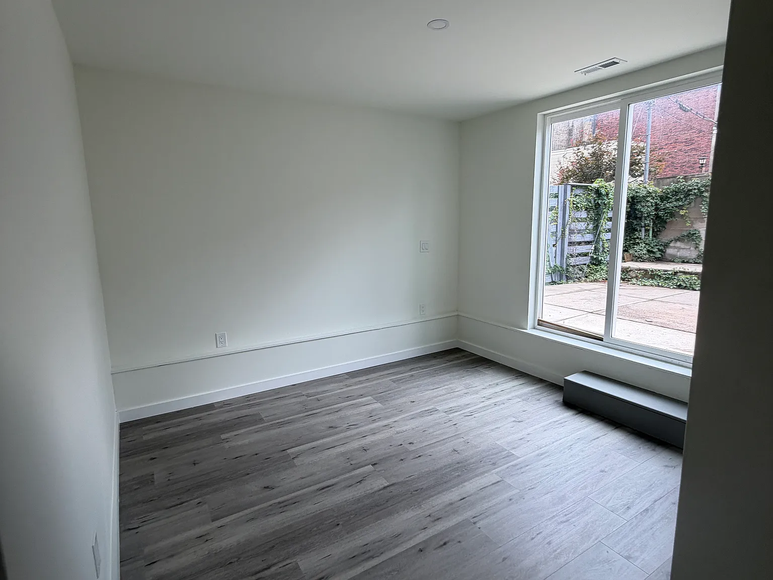 532 E Girard Ave — Photo 4