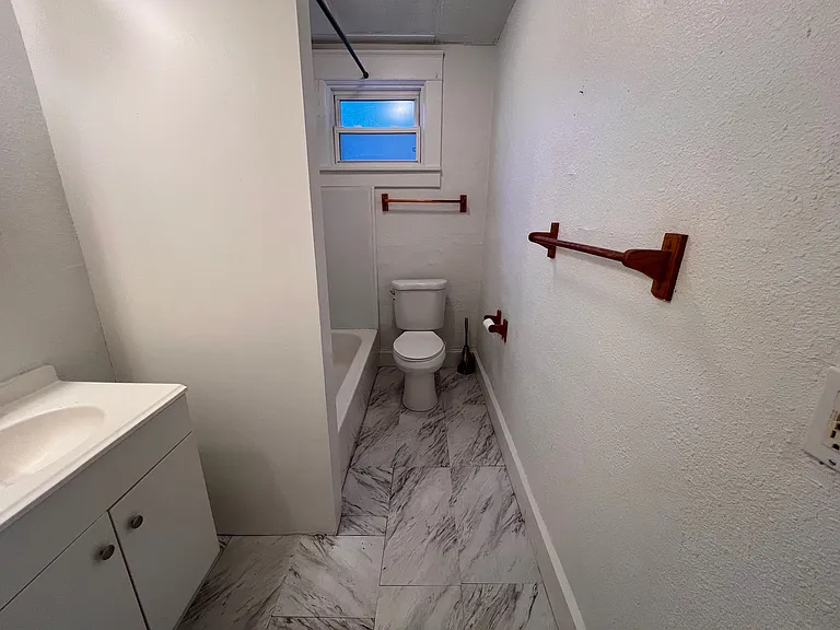 818 N University St — Photo 11