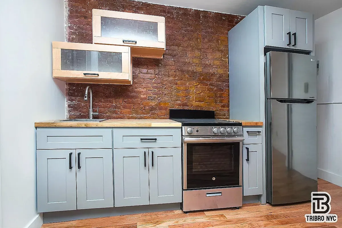 235 Brook Avenue — Photo 2