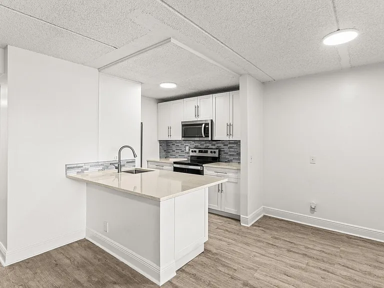 507 Meadows Cir — Photo 3