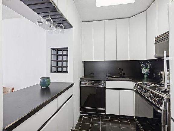 2nd image of 200 W 79th St APT 10K