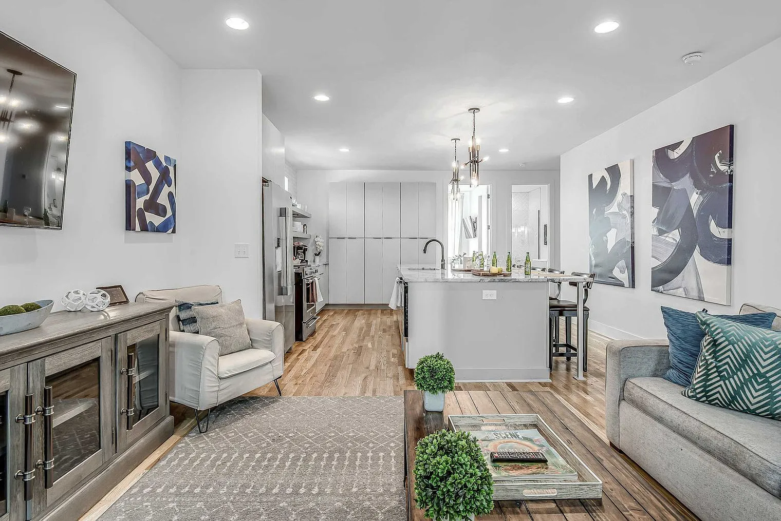 4 bed, 4.0 bath, 2701 sqft, $7,204 — Photo 3