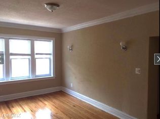 6733 S Paxton Ave, Chicago, IL 60649