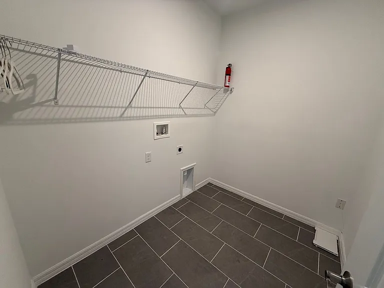 405 Eventide Ave — Photo 30