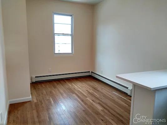 Rented by City Connections Realty | media 2