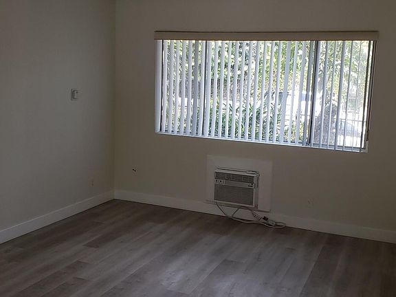 2nd image of 7131 Bellaire Ave APT 15