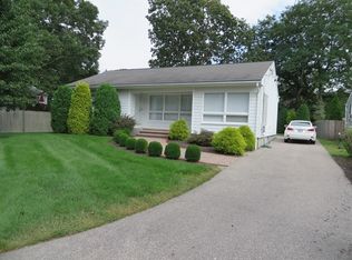 41 S River Dr, Narragansett, RI 02882