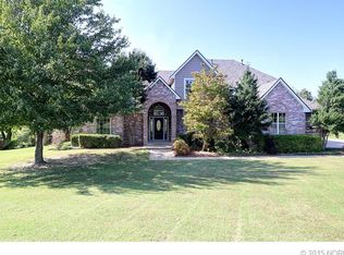 9955 Shadowlake Ct, Claremore, OK 74017