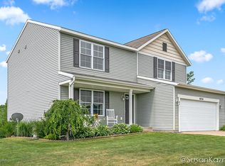 6858 Peninsula Dr NE, Rockford, MI
