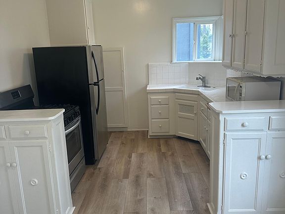 3rd image of 1154 Menlo Ave