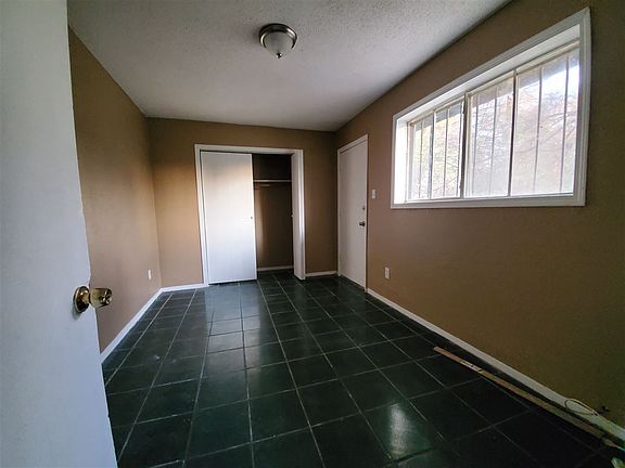 4th image of 1024 Wellington St