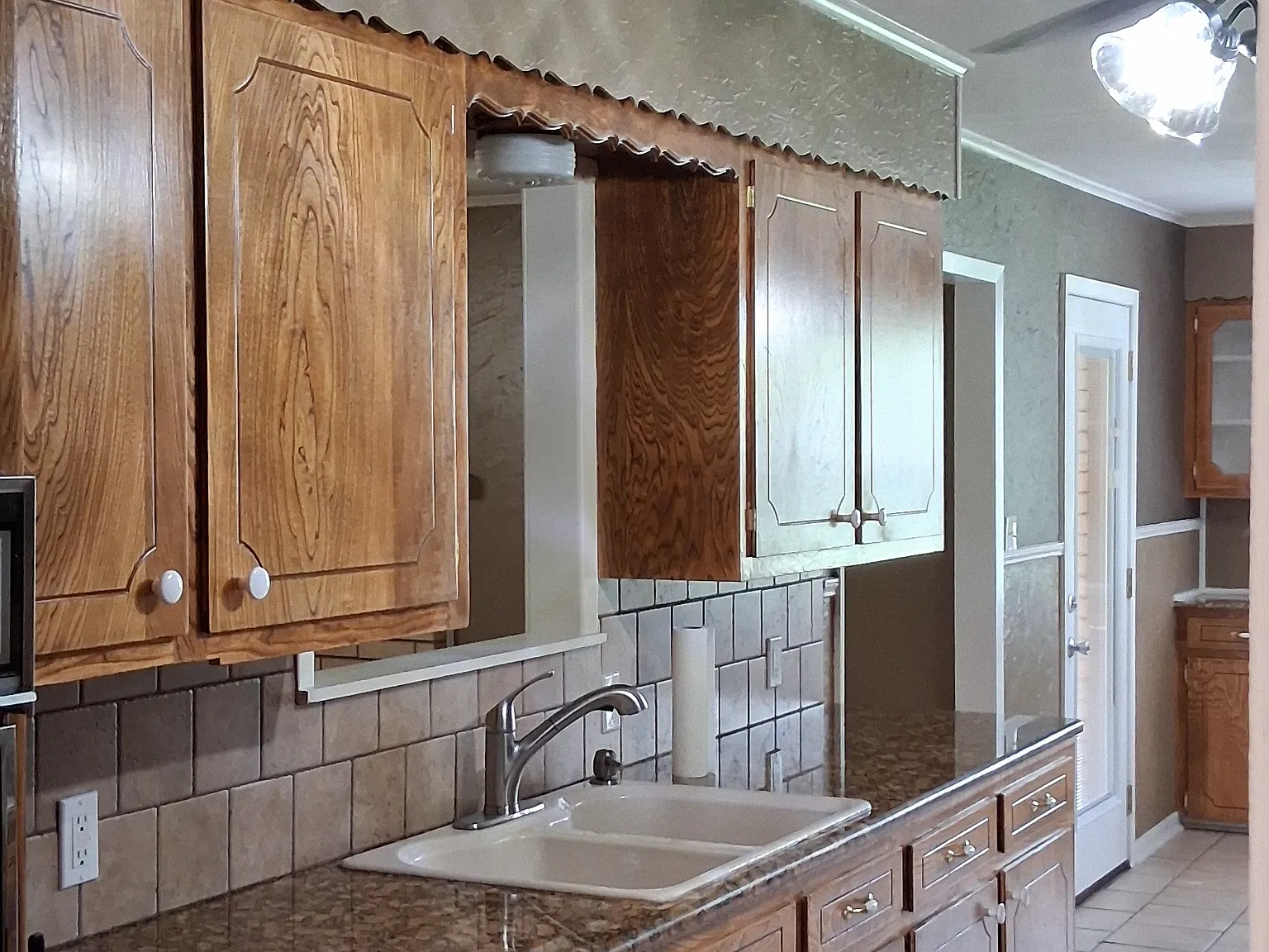4 bed, 2500 sqft, $1,850 — Photo 4