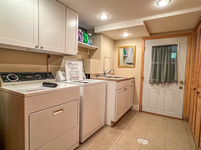 102 Raymbault Dr — Photo 15