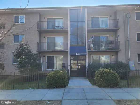625 Chesapeake St SE #101, Washington, DC 20032