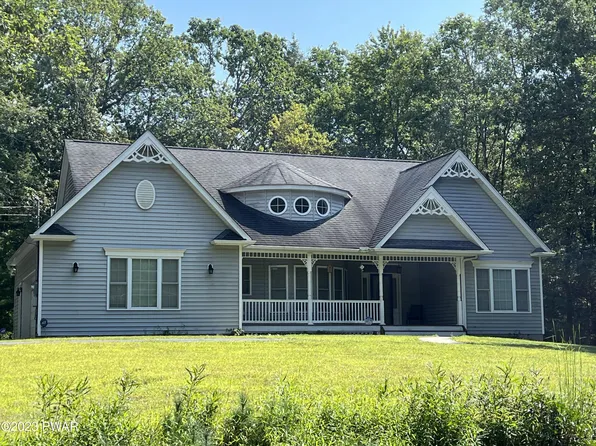 35 Fawn Ridge Dr, Hawley, PA 18428