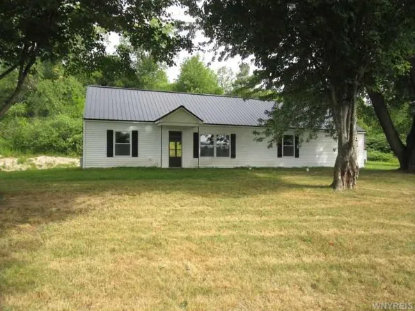 9366 Cattaraugus St, Springville, NY 14141