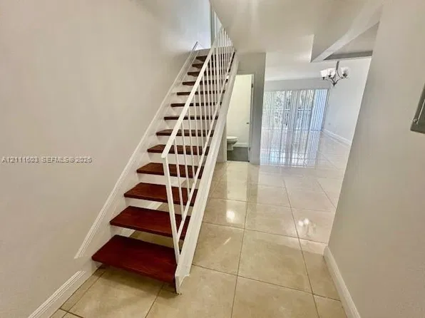 9371 Fontainebleau Blvd, Miami, FL