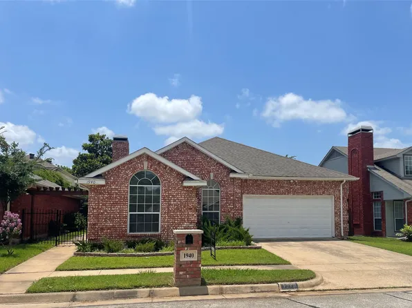 1940 Pine Ridge Dr, Bedford, TX 76021