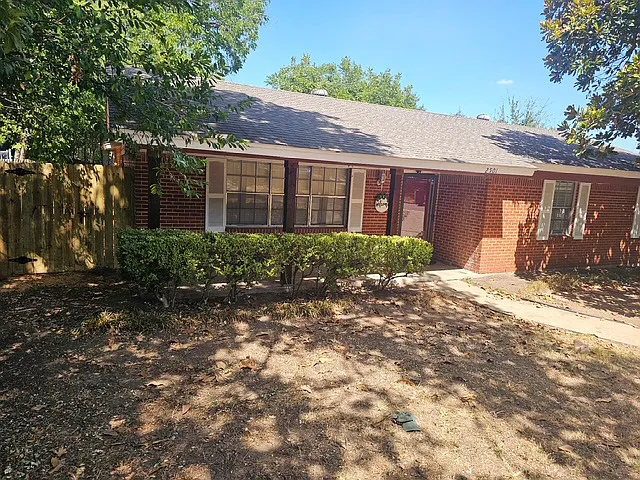 3 bed, 1565 sqft, $2,200 — Photo 2