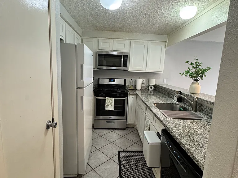 13638 Garden Grove Ct — Photo 20