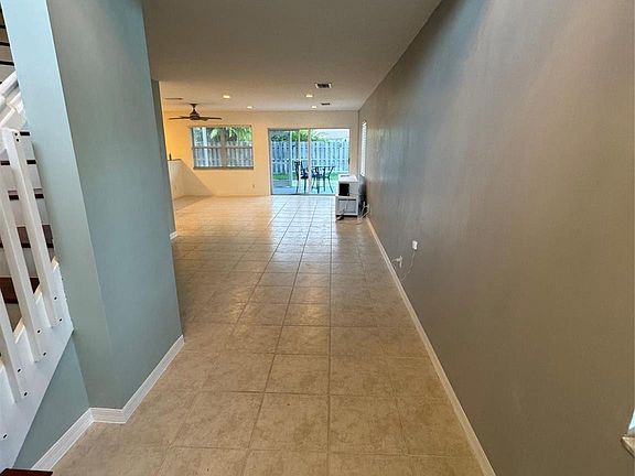 3rd image of 3401 Seabreeze Lane