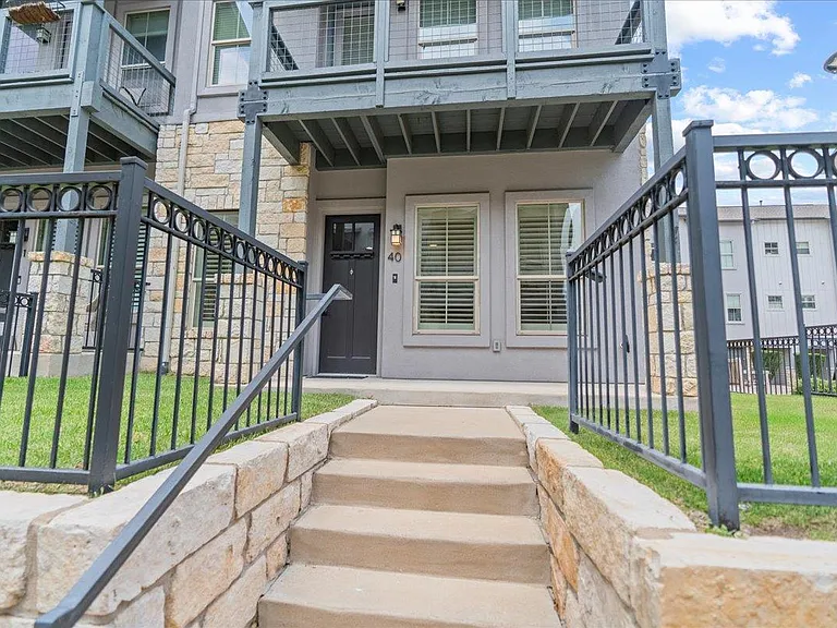 2520 Bluebonnet Ln #40 — Photo 3