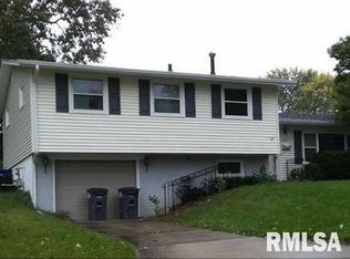 1920 Fairmeadows Dr, Bettendorf, IA 52722