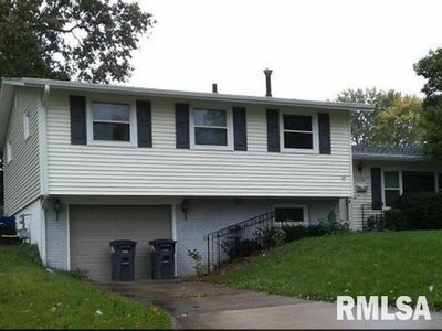 1920 Fairmeadows Dr, Bettendorf, IA, 52722