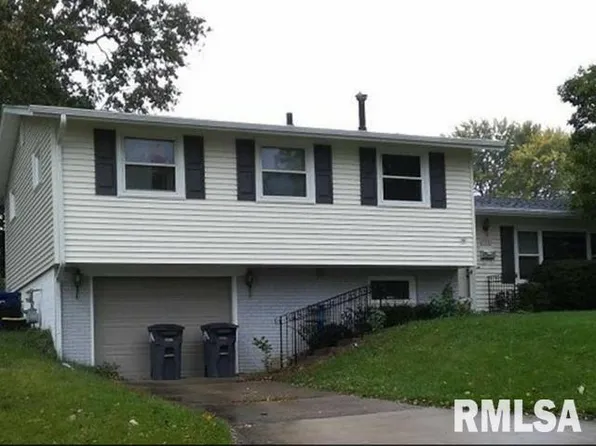 1920 Fairmeadows Dr, Bettendorf, IA 52722