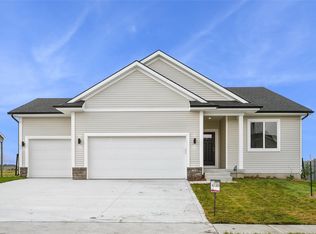 214 Cedar Dr, Gilbert, IA 50105