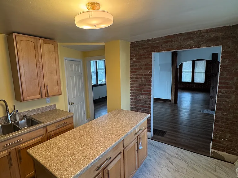 58 Caledonia St NE — Photo 9